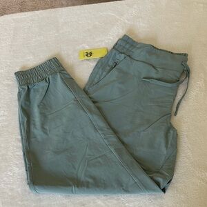 All in Motion Green Cargo Mid-rise Jogger NWT